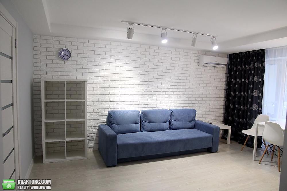 Rent out 2-room apartment. Киев,  Барбюса — photo 2