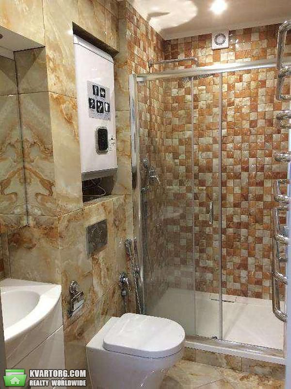 Rent out 3-room apartment. Киев,  Салютная — photo 2