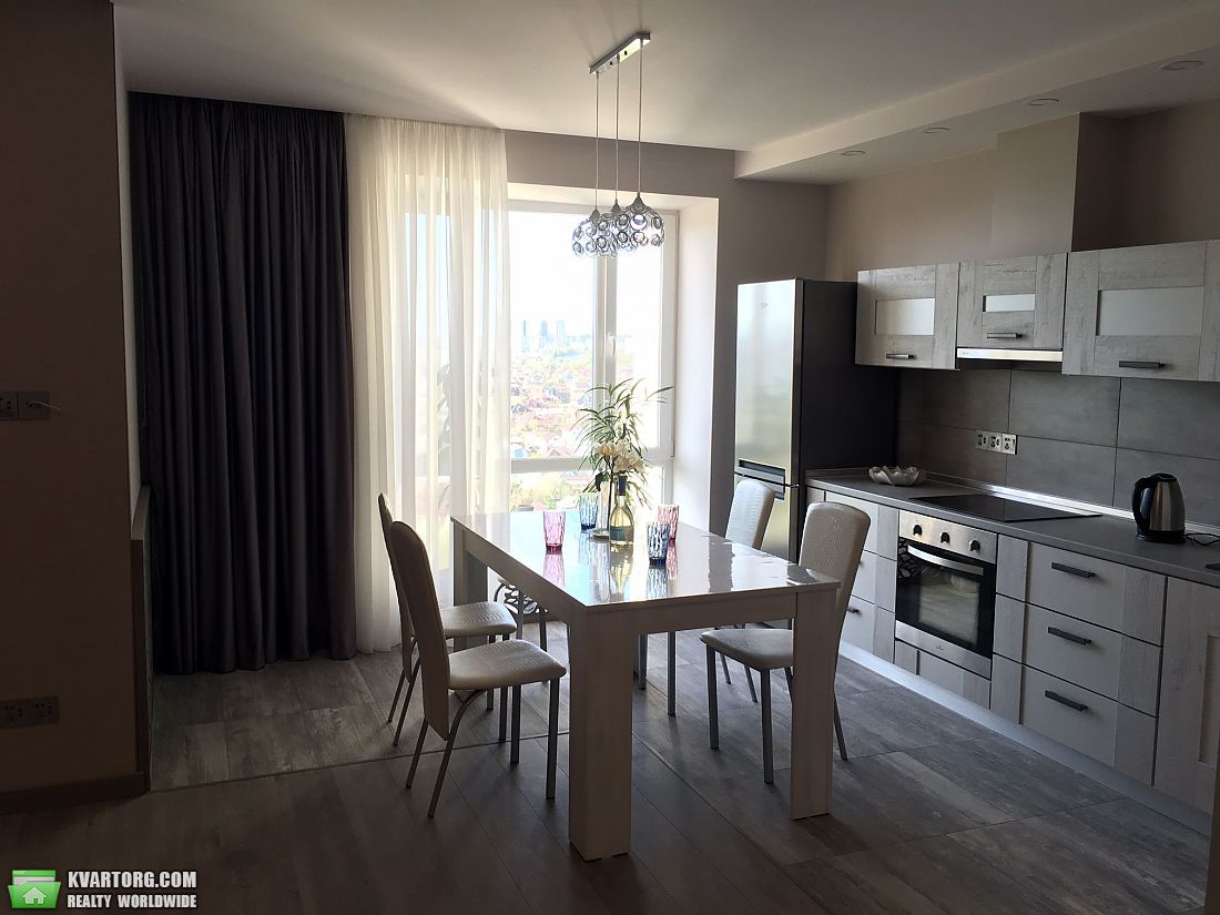Rent out 2-room apartment. Киев, Комбинатная — photo 1