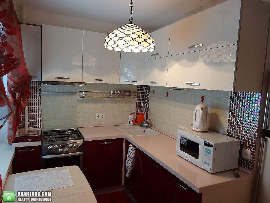 Rent out 2-room apartment. Киев,  Исаакяна — photo 4