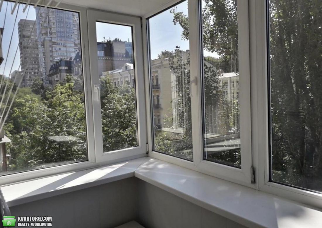 Rent out 2-room apartment. Киев,  Богдана Хмельницкого — photo 4