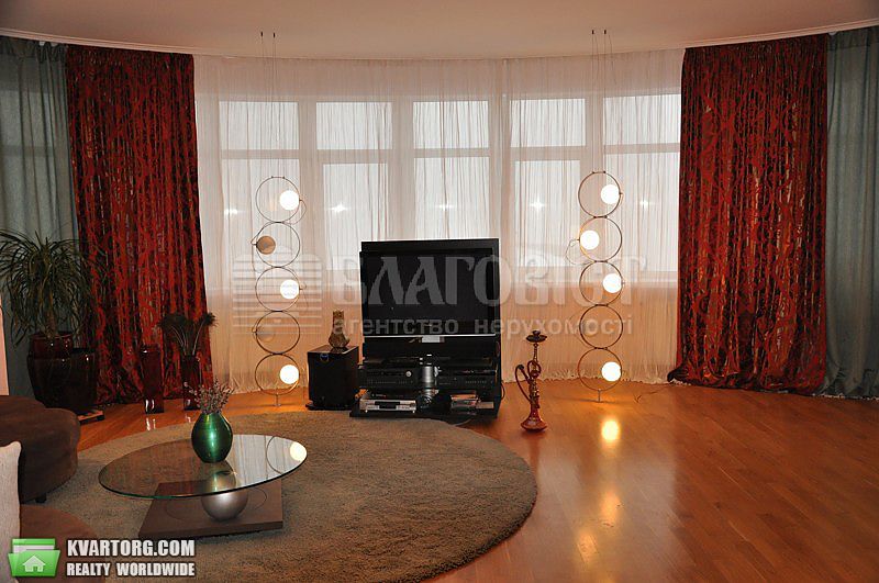Rent out 4-room apartment. Киев,  Старонаводницкая — photo 1