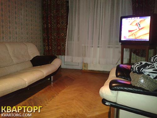 Rent out 2-room apartment. Киев,  Строителей — photo 4