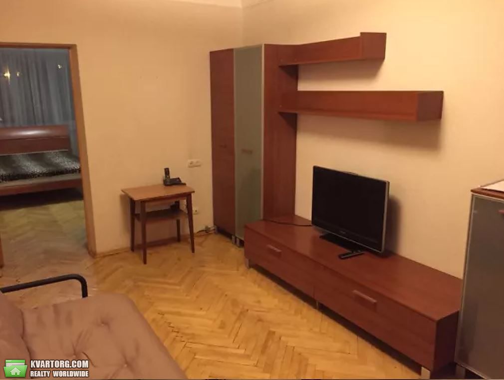 Rent out 2-room apartment. Киев,  Нежинская — photo 1