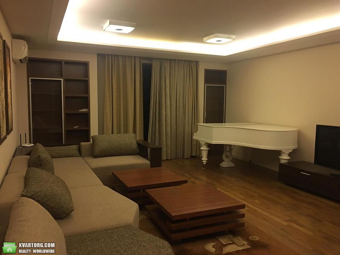 Rent out 2-room apartment. Киев,  Ярославский пер — photo 1