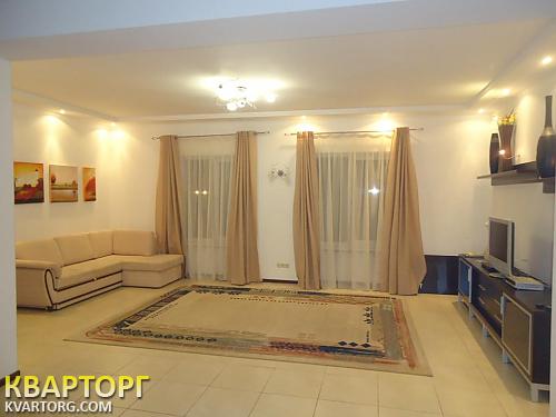 Rent out house. Киев, Новогодняя — photo 1