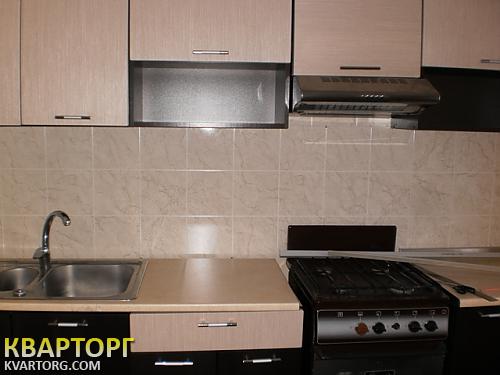 Rent out 3-room apartment. Киев,  Коллекторная — photo 1