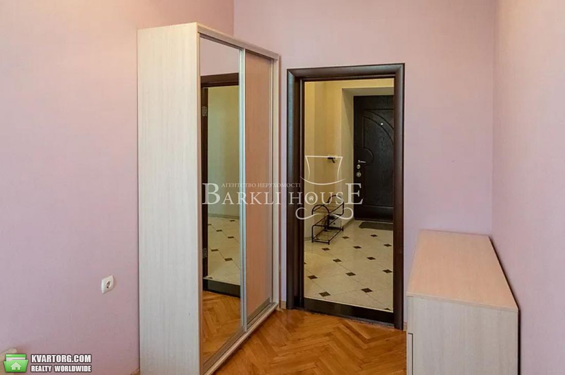 Rent out 2-room apartment. Киев,  Андреевская — photo 10