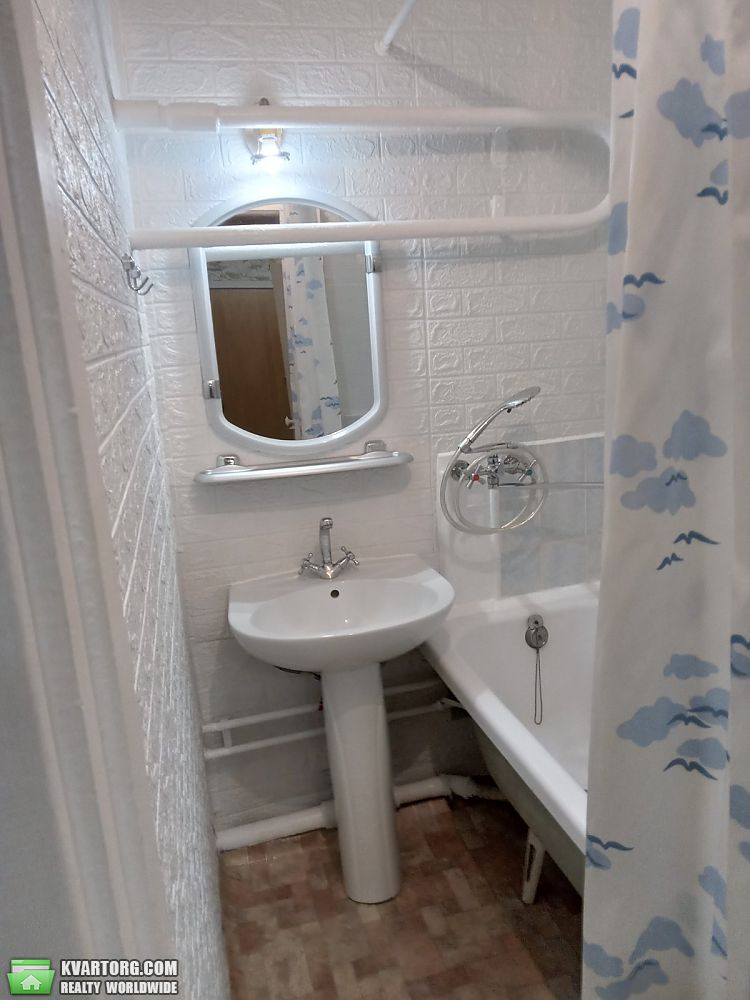 Rent out 2-room apartment. Киев,  Бучмы — photo 9