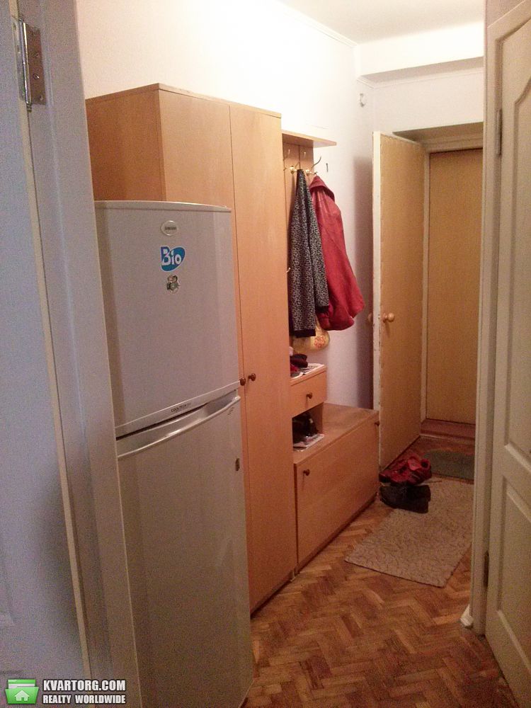 Rent out 1-room apartment. Киев,  Русановская наб — photo 1