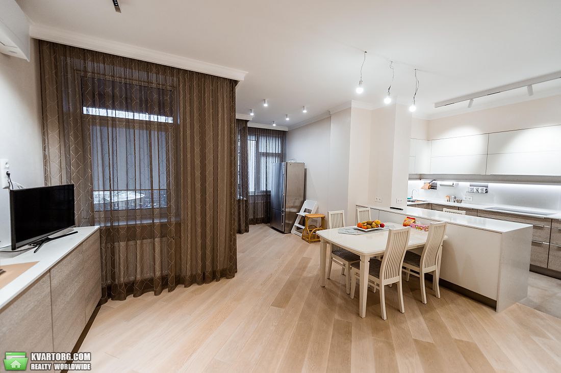 Sell 5-room apartment. Киев,  Старонаводницкая — photo 1