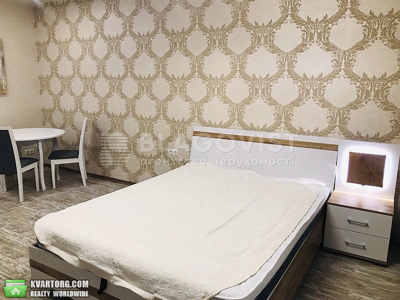 Rent out 1-room apartment. Киев,  Предславинская — photo 1