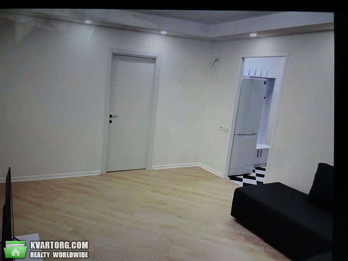 Rent out 2-room apartment. Киев,  Русановская наб — photo 2