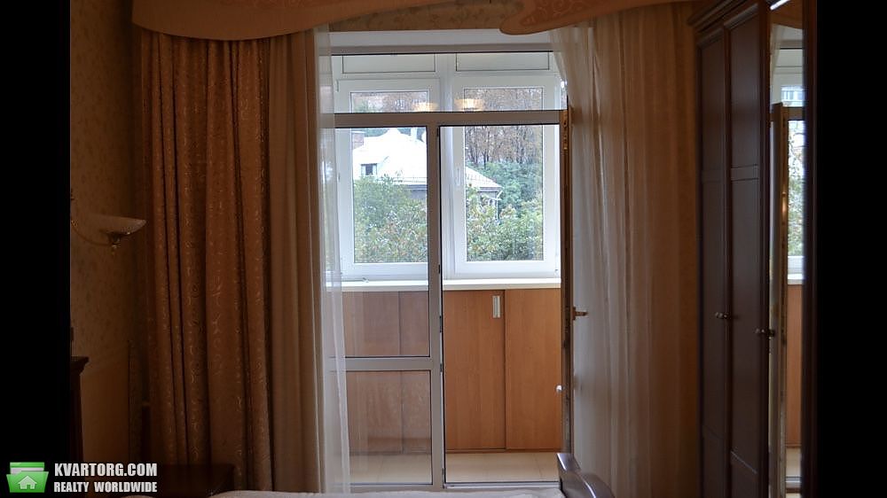 Rent out 2-room apartment. Киев,  Кловский спуск — photo 10
