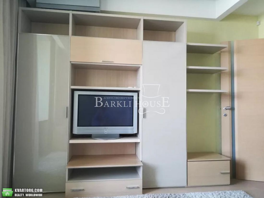 Rent out 3-room apartment. Киев,  Народного ополчения — photo 4