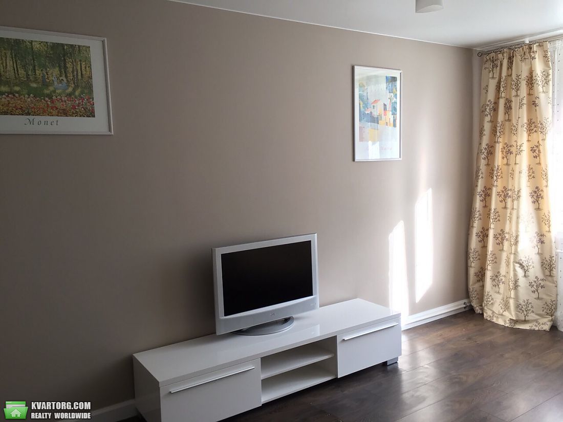 Rent out 2-room apartment. Киев,  Драгомирова — photo 2