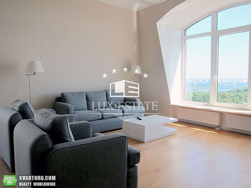 Rent out 4-room apartment. Киев,  Мазепы — photo 1