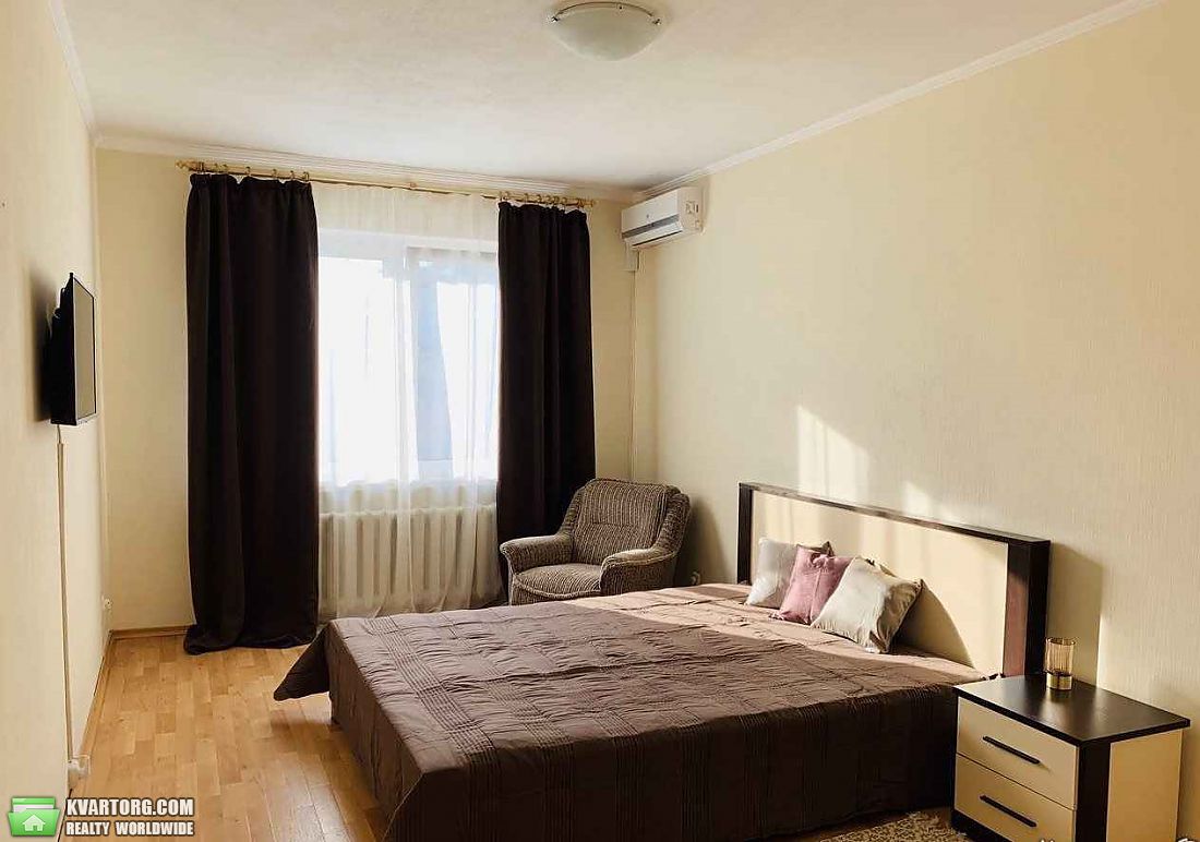 Rent out 1-room apartment. Киев,  Бажана — photo 2
