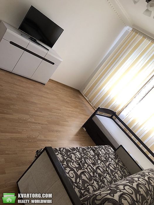 Rent out 3-room apartment. Львов, Юнаківа — photo 4