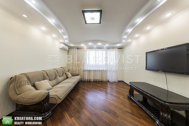 Rent out 3-room apartment. Киев,  Дарницкий бул — photo 1