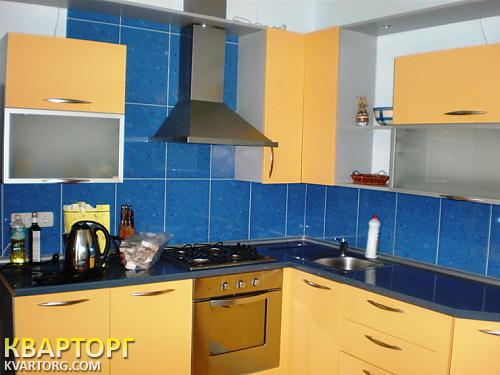 Rent out 2-room apartment. Киев,  Жилянская — photo 1