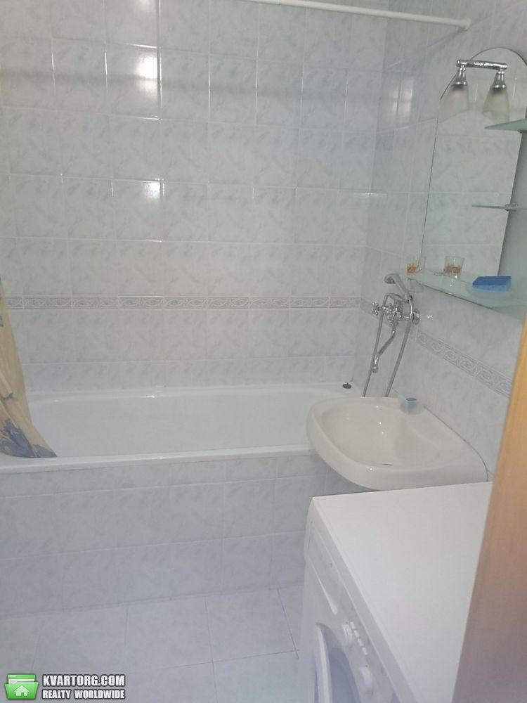 Rent out 2-room apartment. Киев,  Вишняковская — photo 7