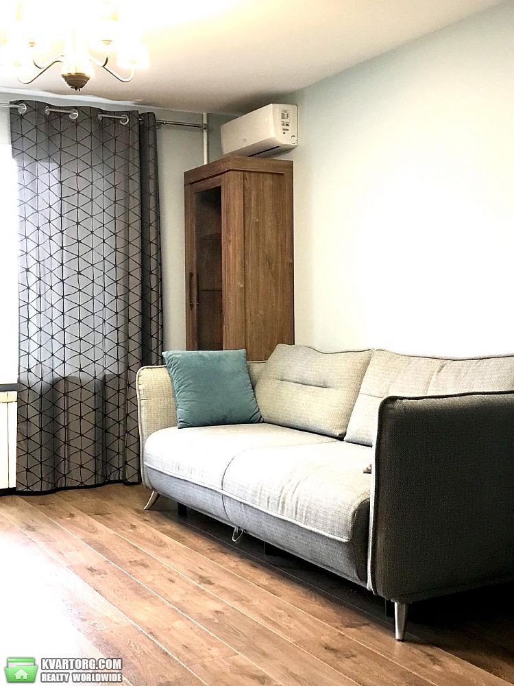 Rent out 1-room apartment. Киев, Вышгородская — photo 1