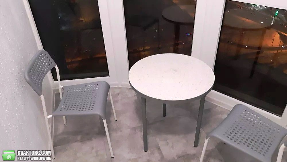 Rent out 2-room apartment. Киев,  Воссоединения пр — photo 8