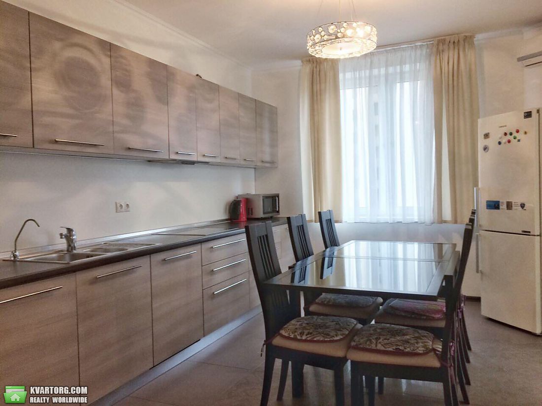 Rent out 4-room apartment. Киев,  Полтавская — photo 1