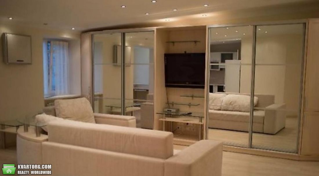Rent out 2-room apartment. Киев,  Московская — photo 1