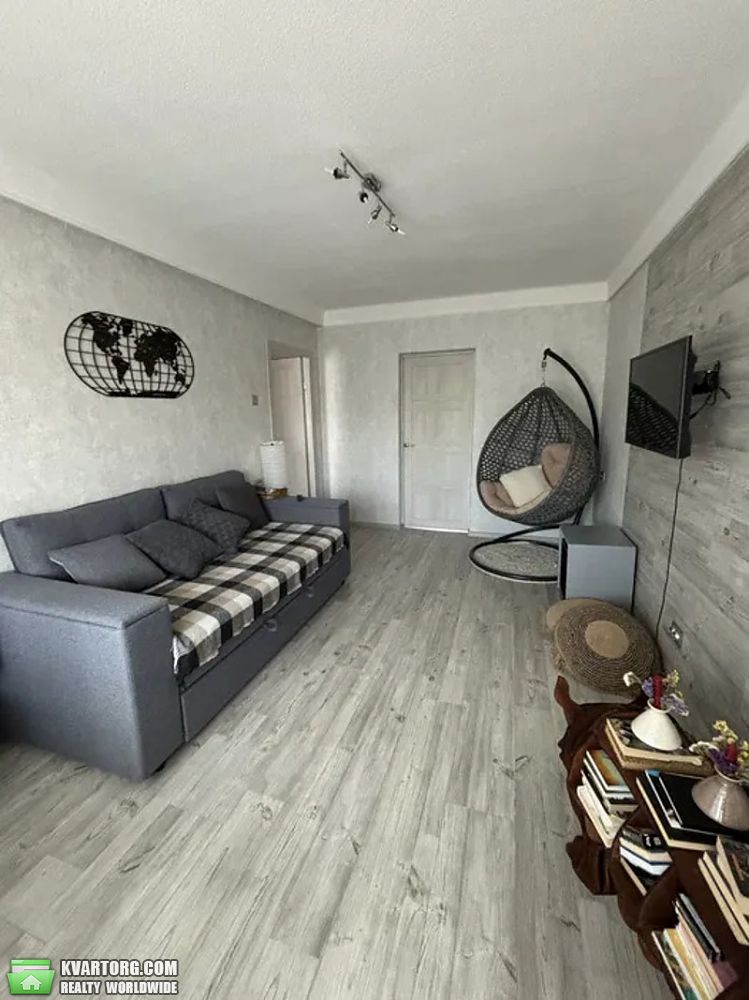 Rent out 2-room apartment. Киев, Сірожупанників — photo 2