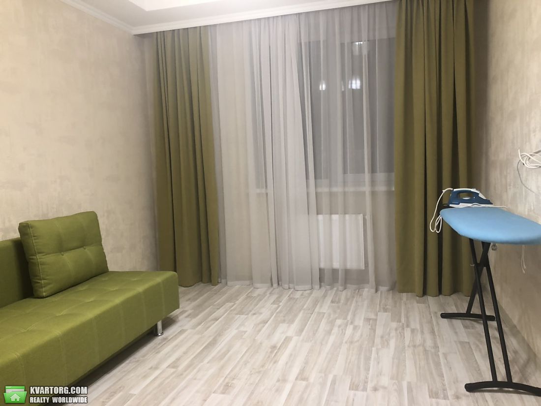 Rent out 2-room apartment. Киев, Боголюбова — photo 3
