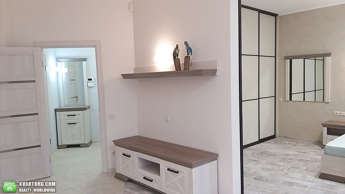 Rent out 1-room apartment. Киев, Дегтярная — photo 4