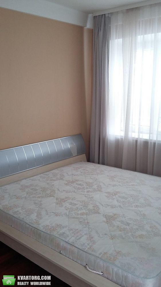 Rent out 2-room apartment. Киев, Соломенская — photo 4