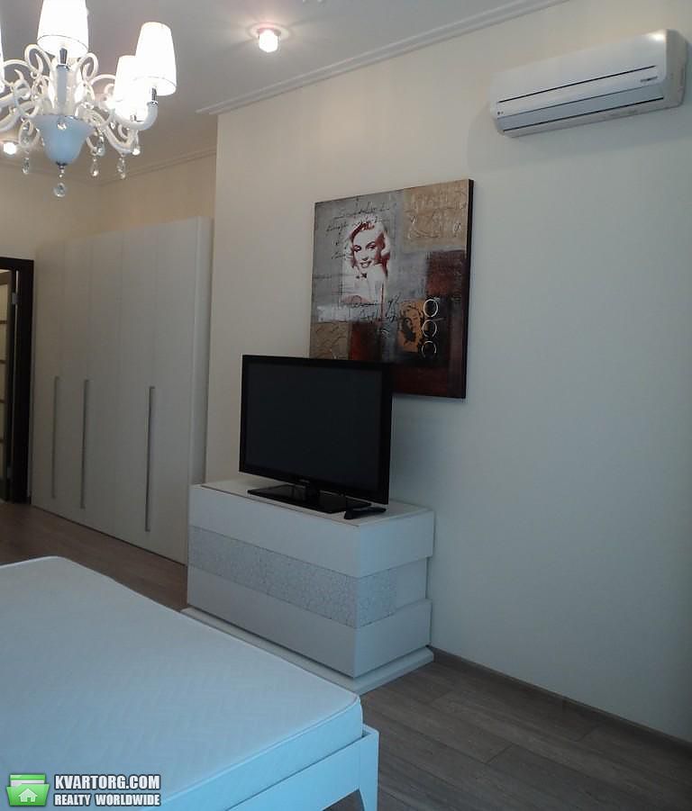 Rent out 2-room apartment. Киев,  Леси Украинки бул — photo 2