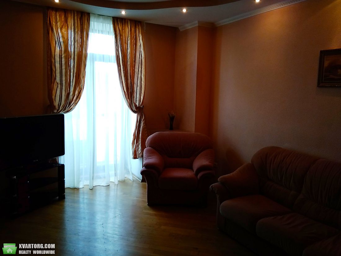 Sell 2-room apartment. Днепропетровск,  Петровского пл. — photo 2