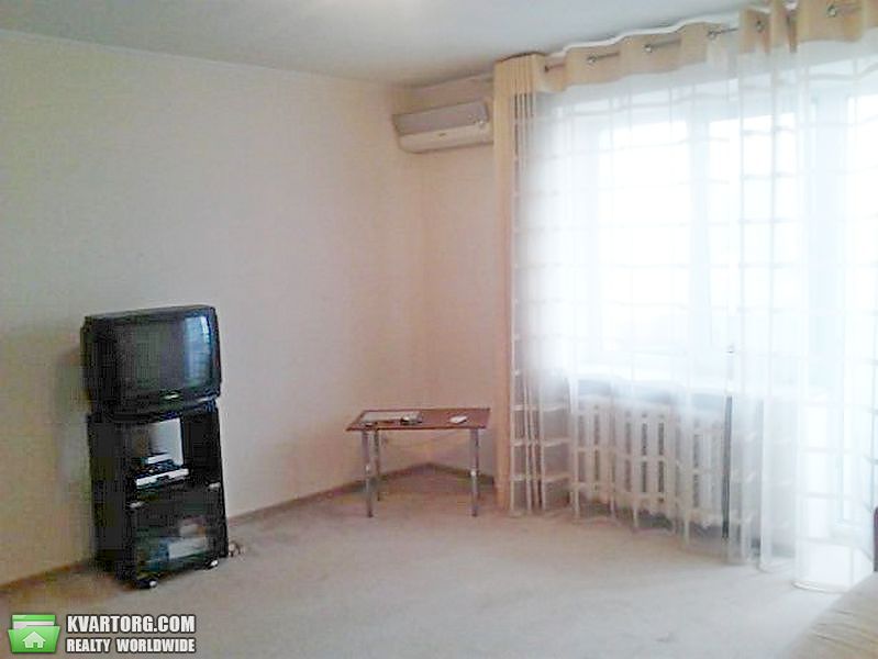 Rent out 1-room apartment. Киев,  Фучика — photo 4