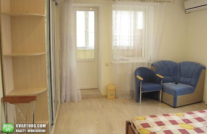 Rent out 2-room apartment. Киев,  Голосеевская — photo 3