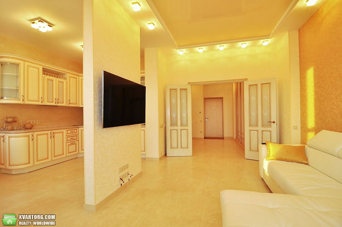 Rent out 1-room apartment. Киев, Соломенская — photo 2