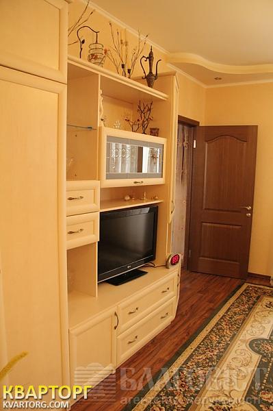 Rent out 2-room apartment. Киев,  Урловская — photo 1