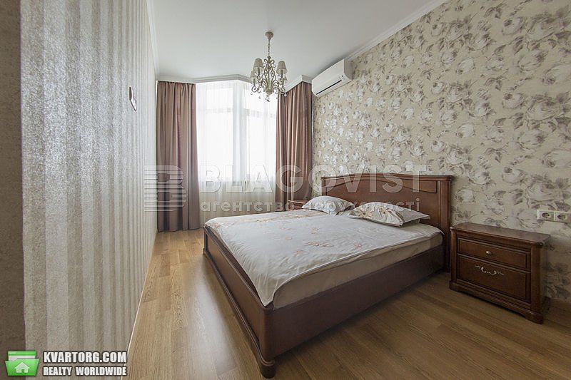Rent out 2-room apartment. Киев,  Жилянская — photo 1