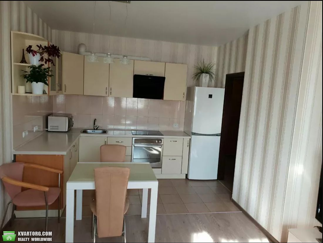 Rent out 3-room apartment. Киев,  Ломоносова — photo 2