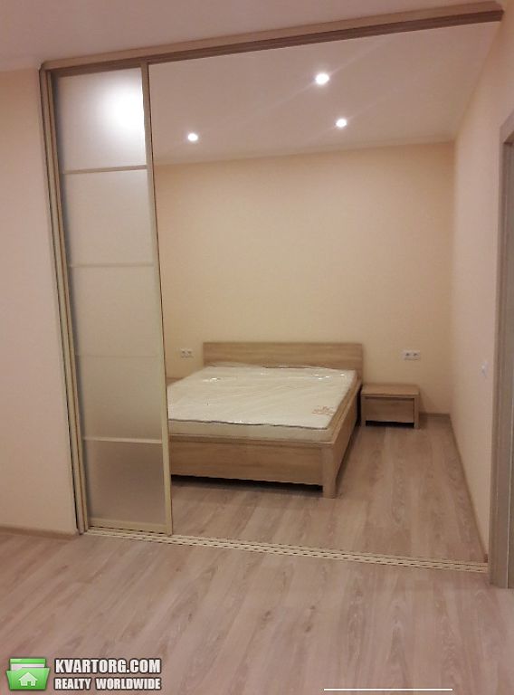 Rent out 2-room apartment. Киев, Светлая — photo 6