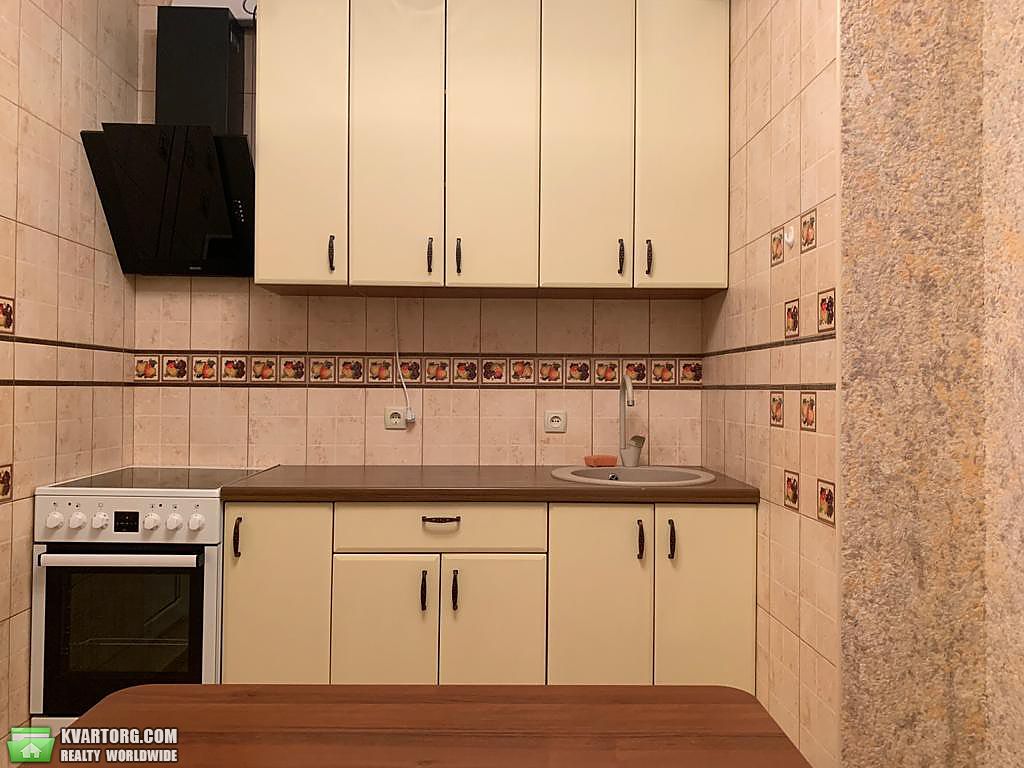 Rent out 1-room apartment. Киев,  Милославская — photo 1