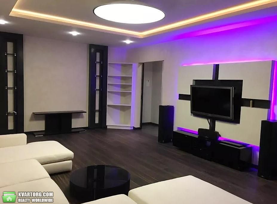 Rent out 3-room apartment. Киев,  Никольско-Слободская — photo 1