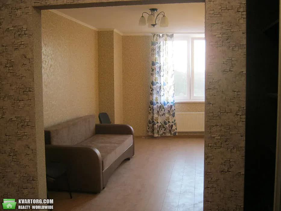 Rent out 5-room apartment. Киев,  Рижская — photo 1