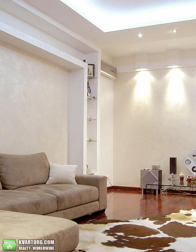 Rent out 3-room apartment. Киев,  Волошская — photo 1