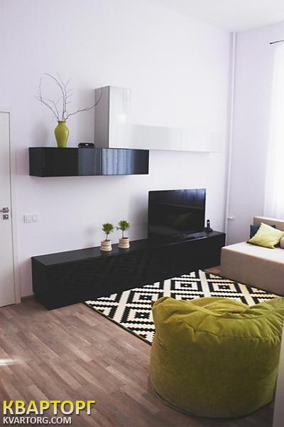 Rent out 2-room apartment. Киев,  Михайловская — photo 1