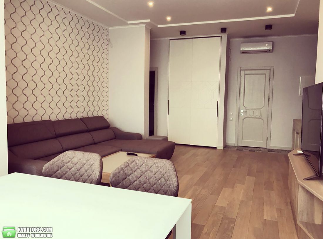 Rent out 3-room apartment. Киев, Драгомирова ул. — photo 4