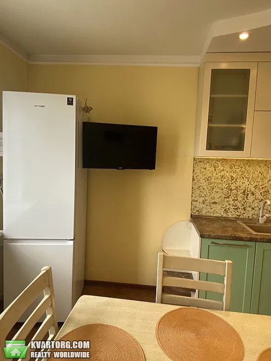 Rent out 3-room apartment. Киев, урловская — photo 4